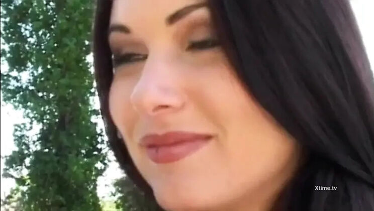 Ders Çalışan Üniversiteli Lezbiyen Arkadaşını Yaladı (Brazzers)